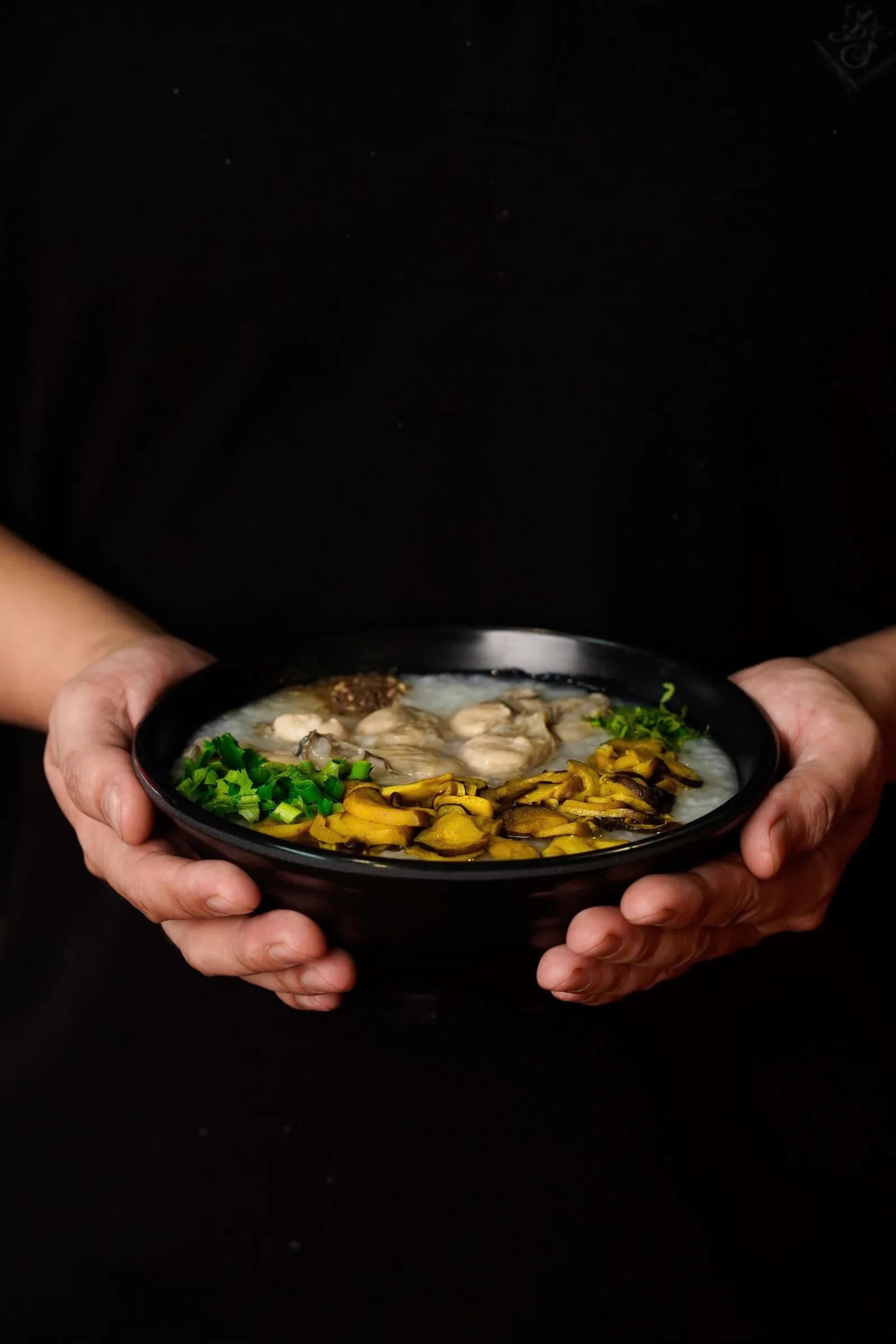 Tô cháo nóng hổi, sẵn sàng